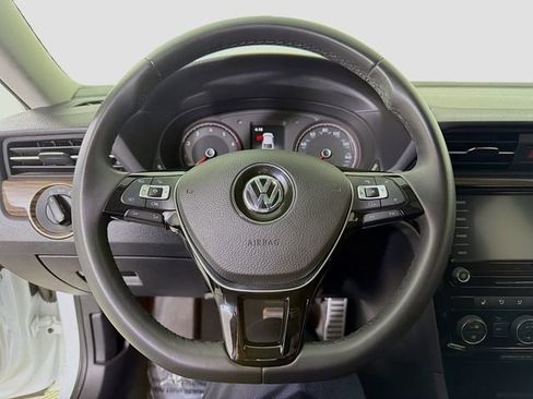 Used 2022 Volkswagen Passat 2.0T image 12