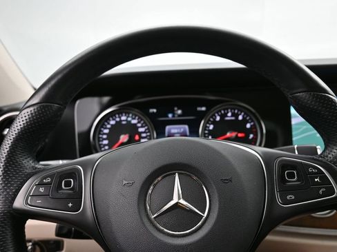 Used 2018 Mercedes-Benz E 300 4MATIC image 12