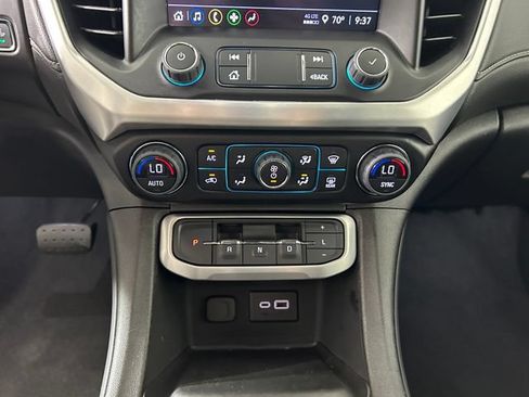 Used 2023 GMC Acadia SLE FWD image 21