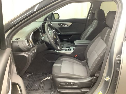 Used 2025 Chevrolet Blazer LT FWD image 13