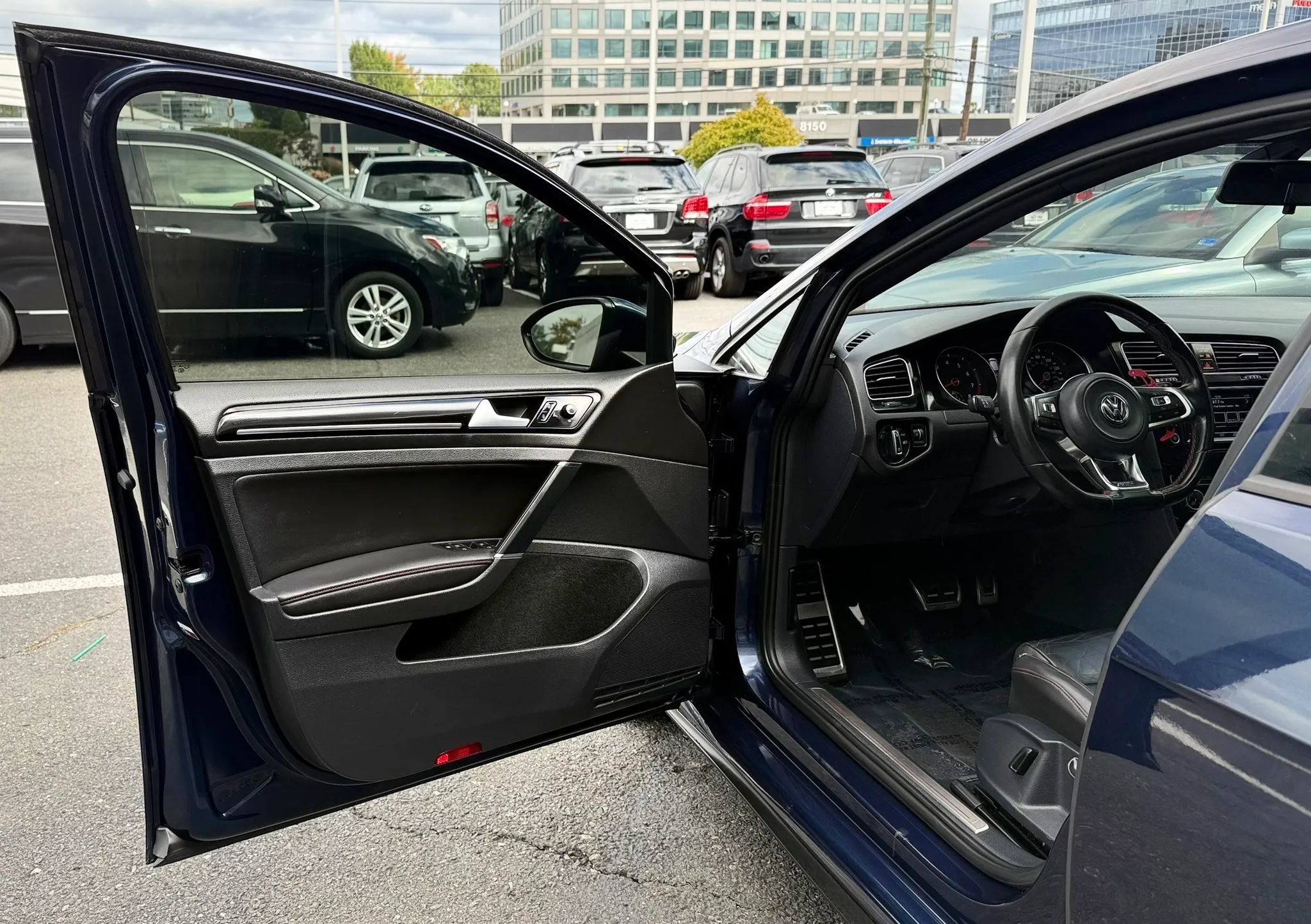 Used 2015 Volkswagen GTI SE FWD image 9