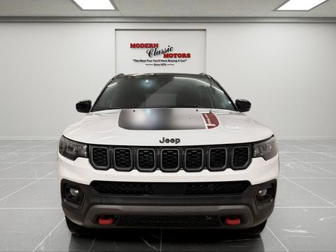 Used 2025 Jeep Compass Trailhawk AWD/4WD image 2