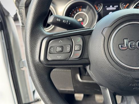 Used 2023 Jeep Gladiator Sport image 15