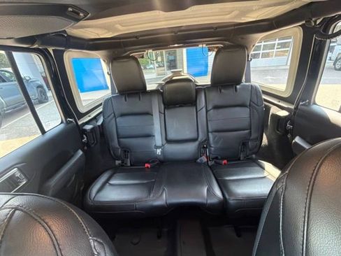 Used 2020 Jeep Wrangler Unlimited Sahara AWD/4WD image 19