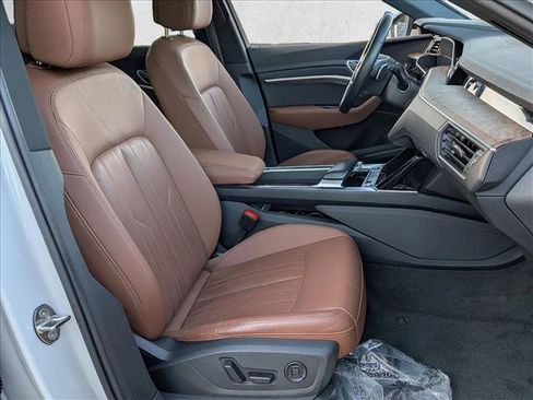 Certified 2022 Audi e-tron Premium Plus w/ Premium Plus Package image 22