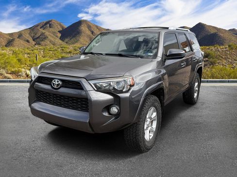 Used 2018 Toyota 4Runner SR5 AWD/4WD image 13