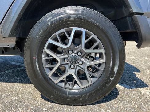 Used 2025 Jeep Wrangler Unlimited Sahara AWD/4WD image 16