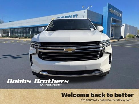 Used 2024 Chevrolet Suburban LT RWD image 2