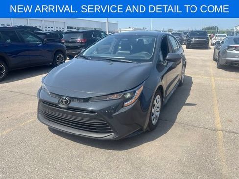 Used 2025 Toyota Corolla LE FWD image 2