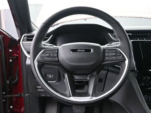 New 2025 Jeep Grand Cherokee Altitude AWD/4WD image 30