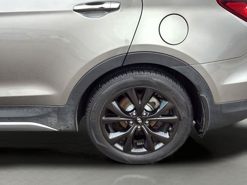 Used 2018 Hyundai Santa Fe Sport FWD image 40
