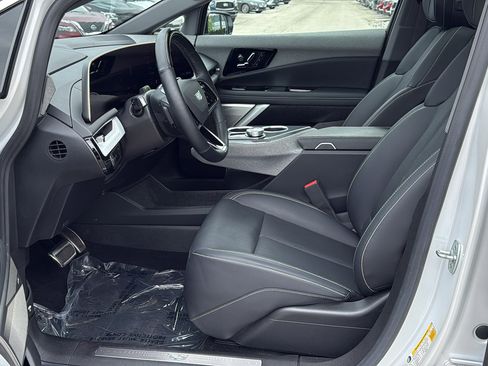 Certified 2025 Cadillac Optiq Luxury 2 w/ LPO, Floor Liner Package AWD/4WD image 8
