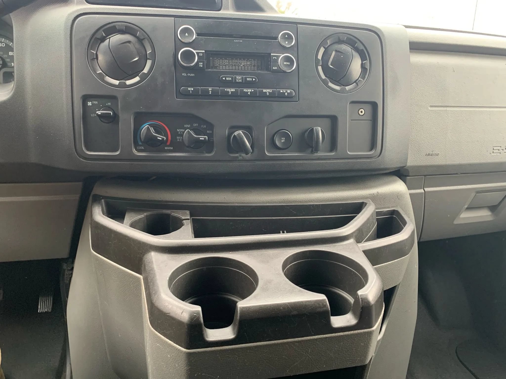 Used 2014 Ford E-350 and Econoline 350 Extended Super Duty w/ Insulation Package RWD image 13