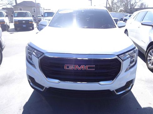 Used 2022 GMC Terrain SLE w/ Fleet Convenience Package image 2