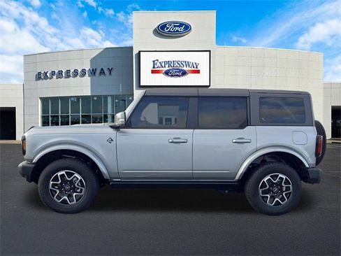 Used 2024 Ford Bronco Outer Banks image 9
