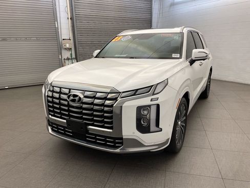 Used 2023 Hyundai Palisade Calligraphy image 3