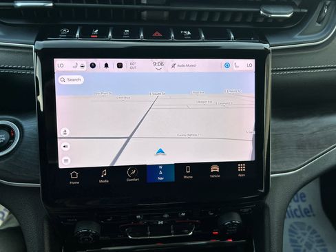 Used 2023 Jeep Grand Cherokee L Limited w/ Luxury Tech Group II AWD/4WD image 2