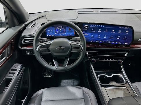 Used 2025 Chevrolet Traverse Z71 image 23