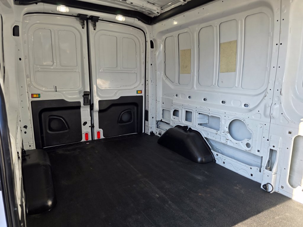 Used 2018 Ford Transit 250 148 Medium Roof RWD image 17