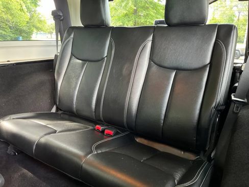 Used 2016 Jeep Wrangler Sahara AWD/4WD image 27