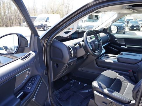 Used 2025 Ford Expedition Platinum AWD/4WD image 15