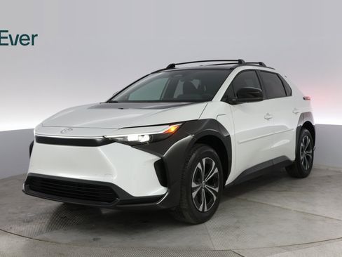 Used 2025 Toyota bZ4X FWD image 2