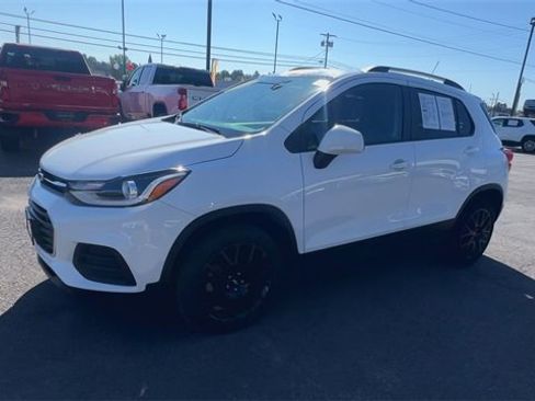 Used 2022 Chevrolet Trax LT w/ Sport Edition image 4