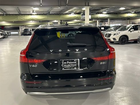 Certified 2025 Volvo V60 B5 Cross Country Plus image 3