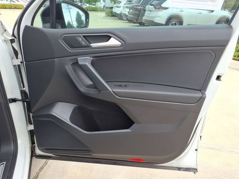 Used 2019 Volkswagen Tiguan S FWD image 32