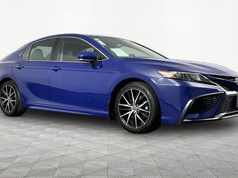 Used 2023 Toyota Camry SE w/ Cold Weather Package AWD/4WD image 3