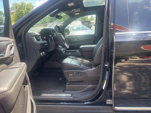 Used 2022 GMC Yukon Denali w/ Denali Ultimate Package AWD/4WD image 10
