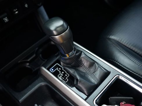 Used 2019 Toyota Tacoma Limited image 19