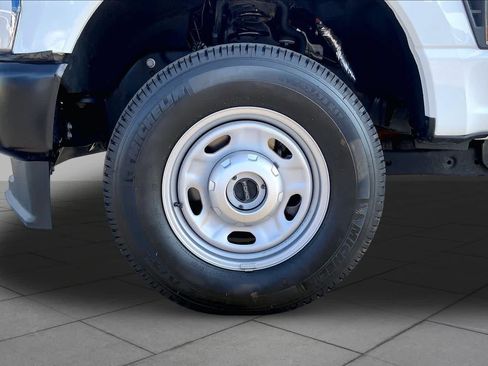 Used 2025 Ford F250 XL AWD/4WD image 11