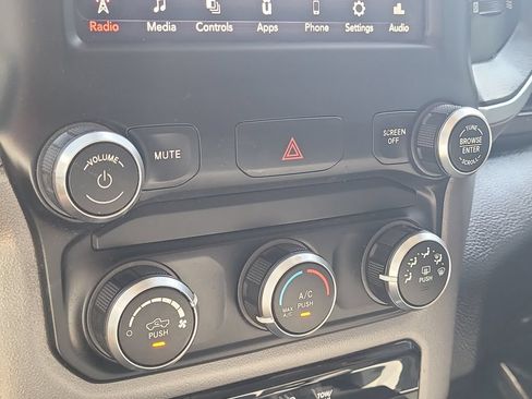 Used 2019 RAM 1500 Big Horn AWD/4WD image 25