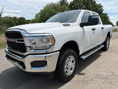 Used 2024 RAM 2500 Tradesman w/ Chrome Appearance Group AWD/4WD image 6