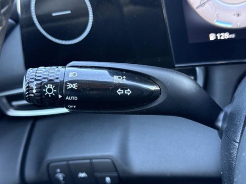 Used 2023 Hyundai Elantra SEL w/ Convenience Package image 9