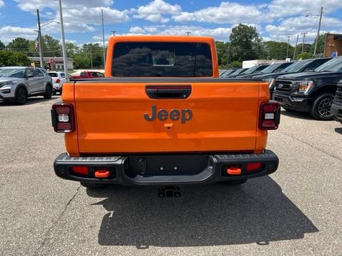 Used 2025 Jeep Gladiator Mojave AWD/4WD image 5