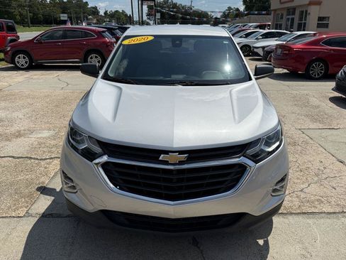 Used 2020 Chevrolet Equinox LS w/ LS Convenience Package FWD image 2