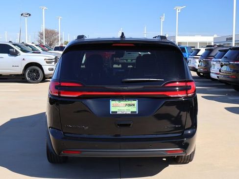 New 2026 Chrysler Pacifica Limited w/ Uconnect Theater Family Group FWD image 6