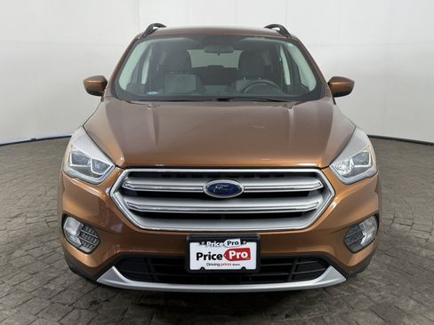 Used 2017 Ford Escape SE w/ Equipment Group 201A FWD image 2