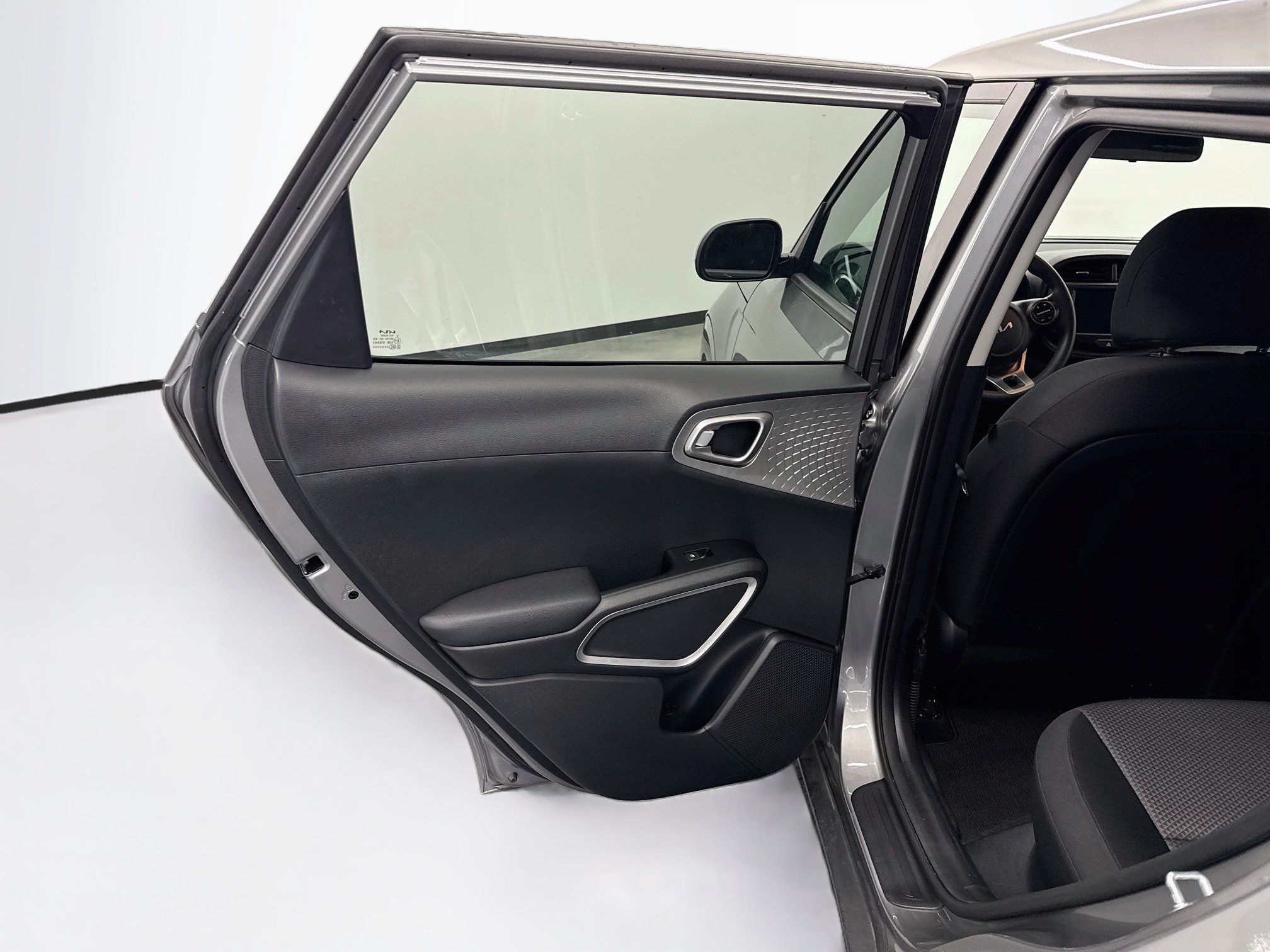 Used 2025 Kia Soul LX w/ LX Technology Package FWD image 25