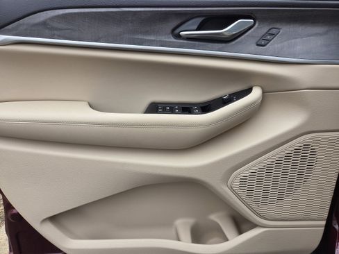 New 2025 Jeep Grand Cherokee Limited w/ Luxury Tech Group II image 16