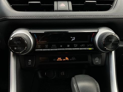 Used 2025 Toyota RAV4 XLE image 28