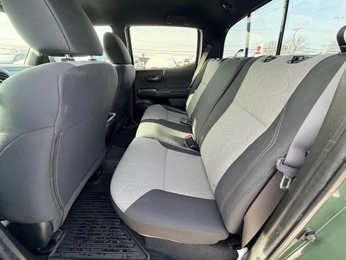 Used 2022 Toyota Tacoma TRD Off-Road image 20