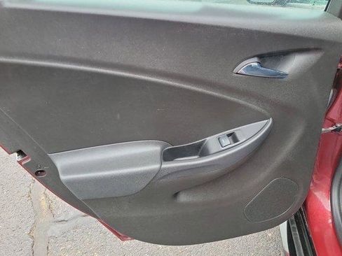 Used 2017 Chevrolet Volt LT w/ Comfort Package image 8