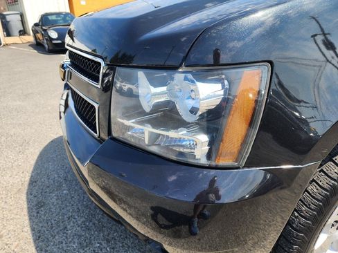 Used 2013 Chevrolet Suburban LT w/ Luxury Package AWD/4WD image 37