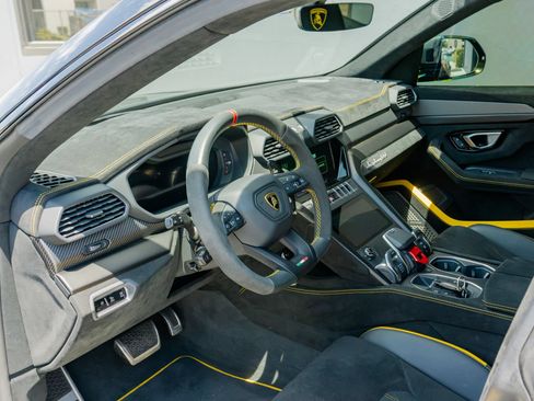 Used 2024 Lamborghini Urus Performante AWD/4WD image 10