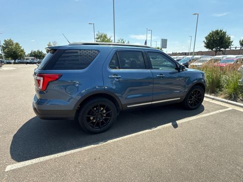 Used 2018 Ford Explorer XLT w/ Equipment Group 202A AWD/4WD image 5