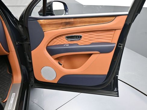 Certified 2024 Bentley Bentayga Azure image 33