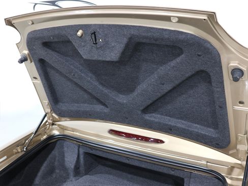 Used 2005 Ford Thunderbird image 94